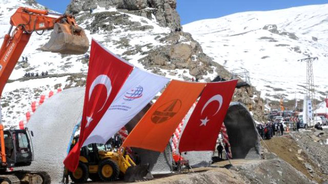 İş Makinası - Türkiye’nin en uzun 3. tünelinde temel atıldı