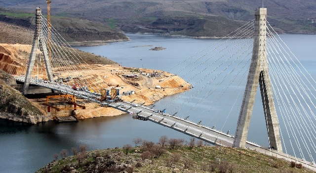 İş Makinası - Nissibi Köprüsü 33 aylık bir çalışma sonunda tamamlandı
