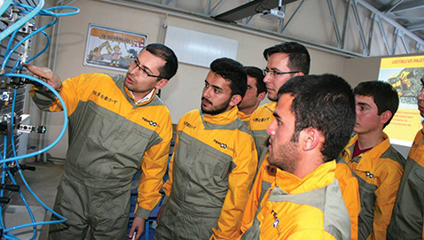 İş Makinası - Türkiye’nin ilk ve tek İş Makineleri Operatörlüğü Programı, makine sektörüne eğitimli iş gücü yetiştiriyor