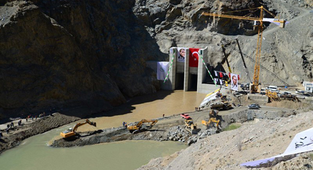İş Makinası - Dünya’nın en yüksek 3. barajında gövde inşaatı başlıyor