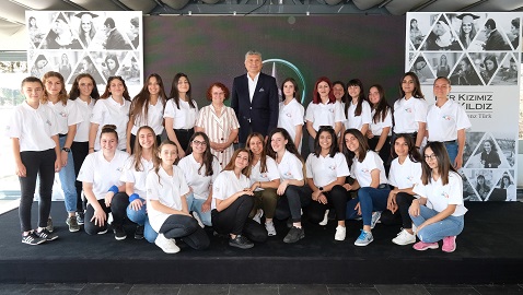 İş Makinası - Mercedes – Benz Türk, 15 yıldır kız öğrencilerin geleceğine dokunuyor