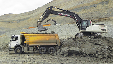 İş Makinası - Özak İnşaat, yüksek sökü gücü gerektiren hafriyatlarda Hidromek HMK 300 LC’den vazgeçmiyor