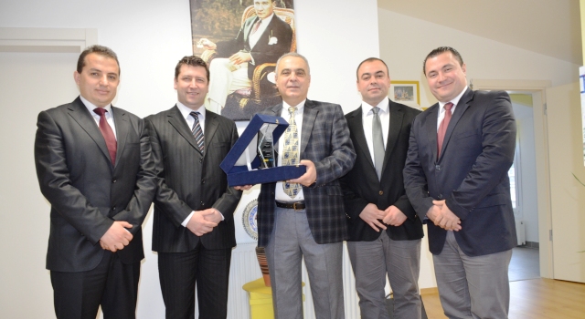 İş Makinası - Borusan Makina, ilk Mecalac plaketini Yesti İnşaat’a verdi
