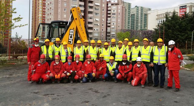 İş Makinası - Eğitimli belediye operatörleri iş makinalarıyla hayat kurtaracaklar