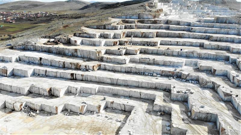 İş Makinası - İşlenmiş mermer ihracatı blok mermeri geçti