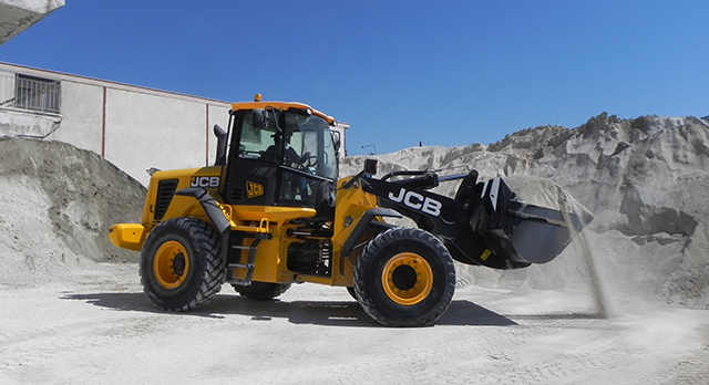 İş Makinası - Özsarı Hazır Sıva, kapasitesini JCB iş makineleriyle arttırıyor