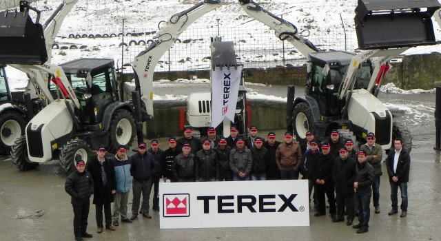 İş Makinası - Hasel, yeni Terex TLB890 beko loder için servis eğitimi düzenledi