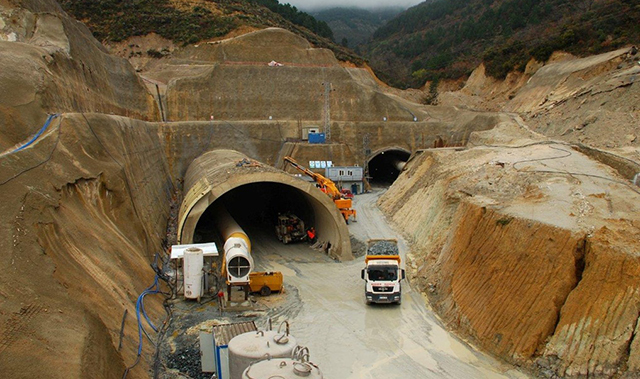İş Makinası - Orhangazi Samanlı Tüneli’nde ışık göründü