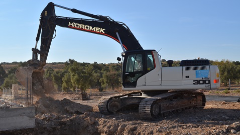 İş Makinası - Didim’in taşlık zemininde Hidromek iş makinelerinin gücü